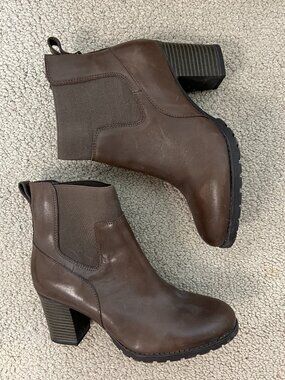 Clarks Brown Boot with Heel Size 8 Comfort with Rubber Sole